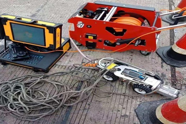 班玛CCTV管道检测机器人