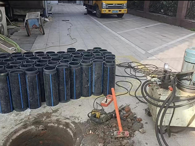 班玛PE置换管厂家 DN315置换管 非开挖管短管置换